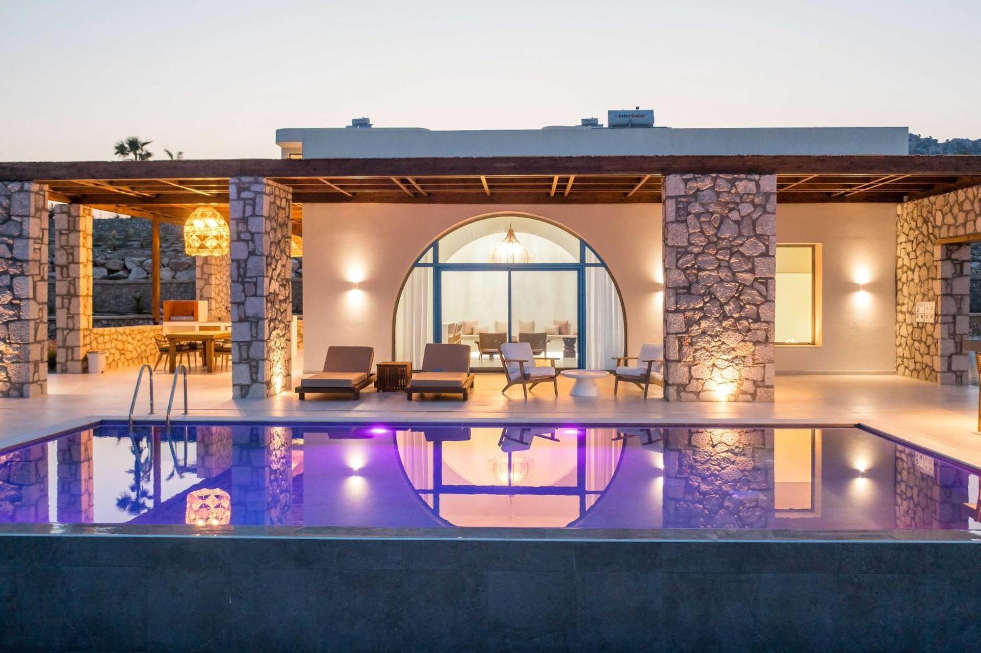 Athoros Luxury Villa *